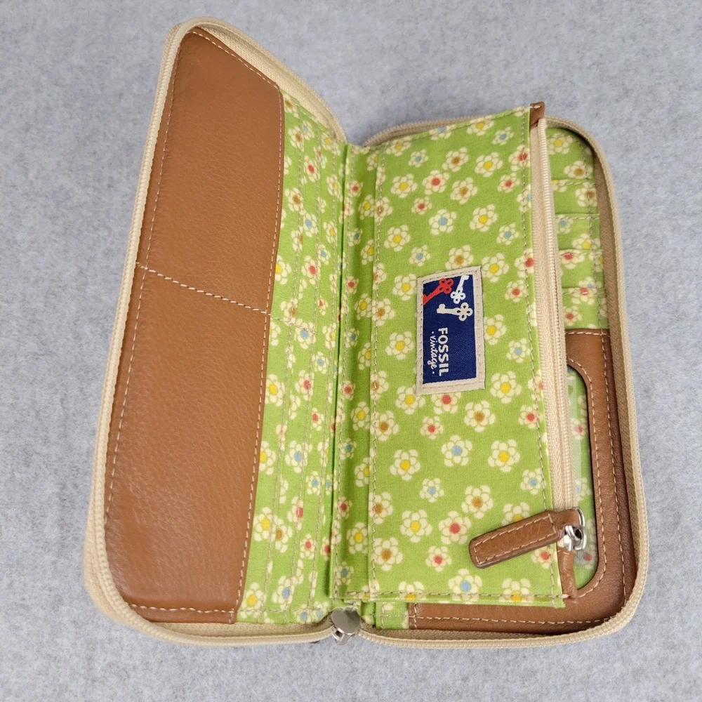 Fossil retro exterior
